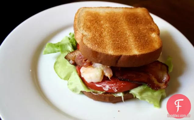 Jantar esta noite: BLT com abacate e camarão