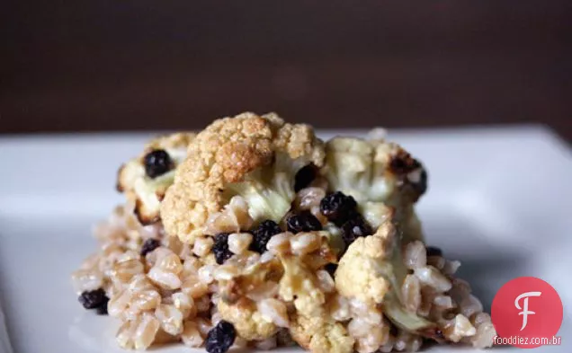 Coma por oito dólares: Farro e salada de couve-flor com groselha