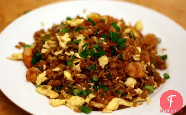 Jantar esta noite: arroz frito com camarão e Bacon