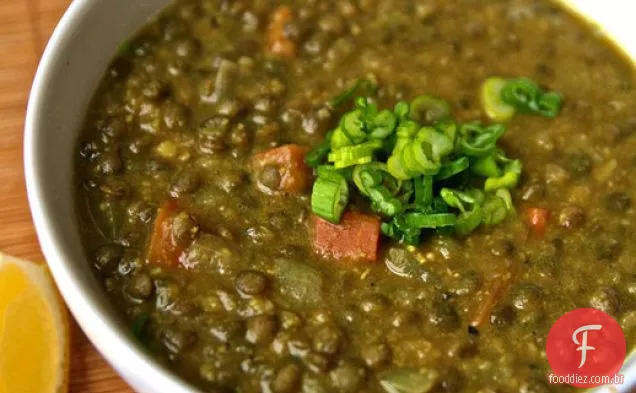 Jantar esta noite: sopa de lentilha com curry com purê de grão de bico