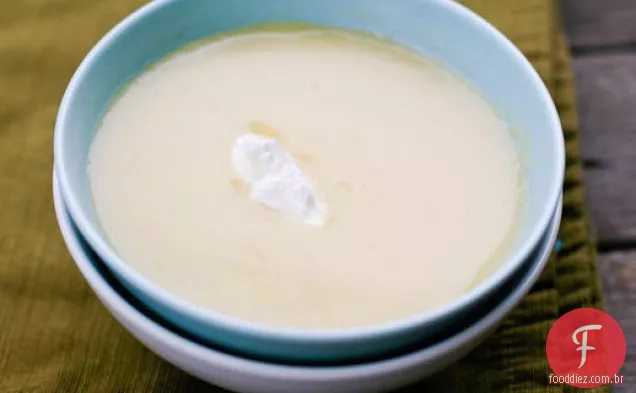 O Whisperer Mais Crocante: Sopa De Alho-Poró De Batata Agradavelmente Simples