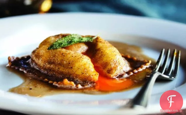 Cozinhe o livro: ricota fresca e Ravioli de ovo com manteiga marrom