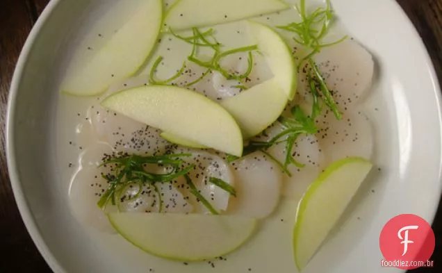 Cozinhe o livro: Vieiras cruas com maçã verde e Dashi