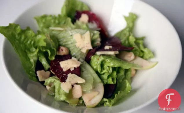 Jantar esta noite: salada de maçã, beterraba e Cheddar