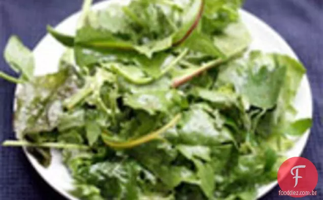Jantar esta noite: Greenmarket Field Greens com vinagre de malte