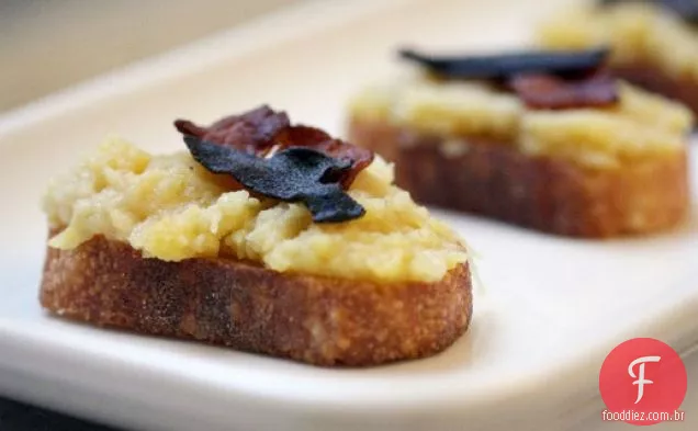 Crostini de abóbora com Bacon crocante e sálvia