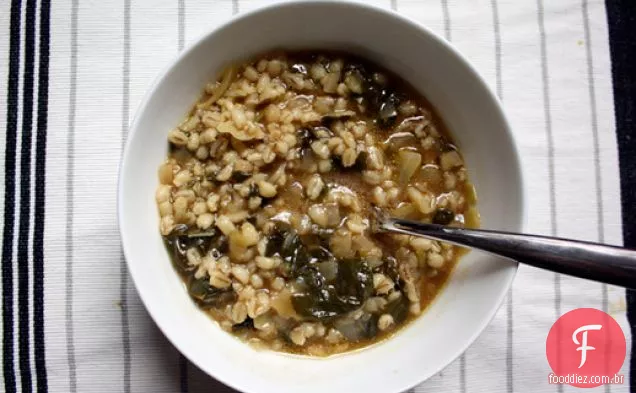 Jantar hoje à noite: sopa de cevada al Verde