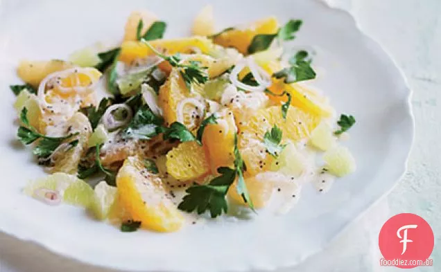 Salada cítrica com molho cremoso de sementes de papoula