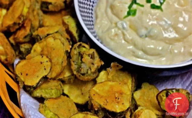 Picles fritos com Remoulade picante