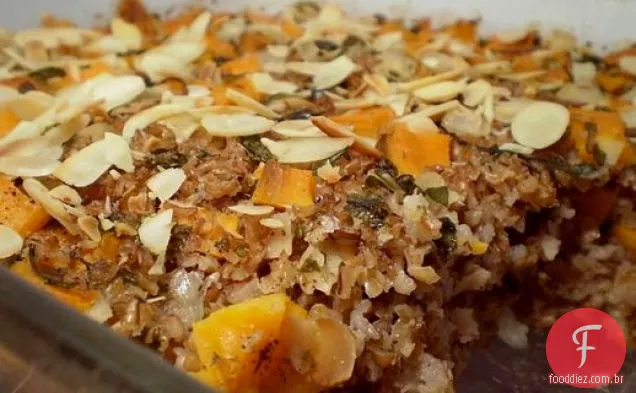 Saudável e delicioso: Bulgur de trigo assado com batata doce e amêndoas