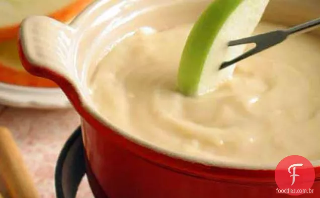 Fondue de queijo com maçãs