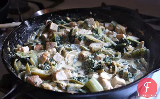 Frango cremoso e verduras com Poblano assado e cebola caramelizada