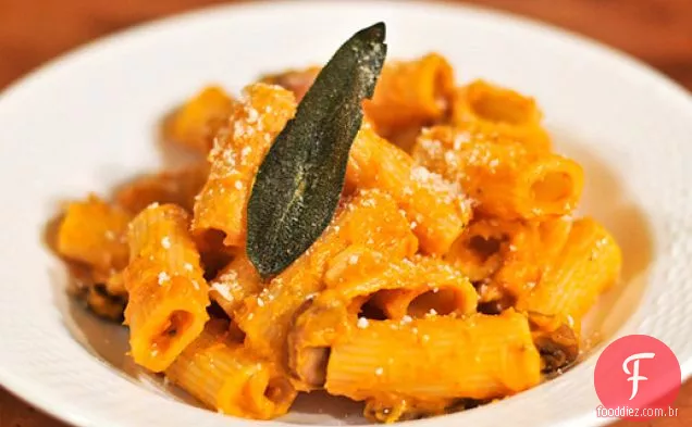 Butternut Squash e molho de Creme de sálvia