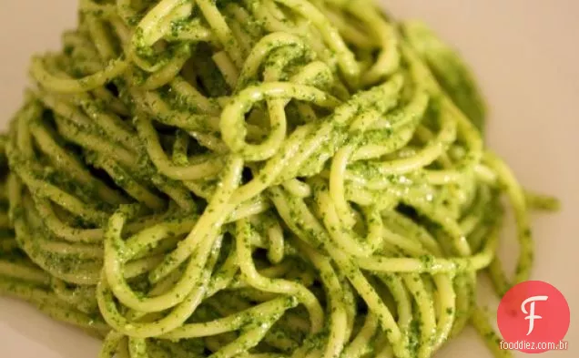 O ingrediente secreto( salsa): espaguete com Pesto De Salsa
