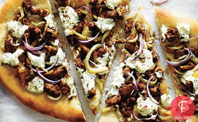 Salsicha, erva-doce e pizza de ricota