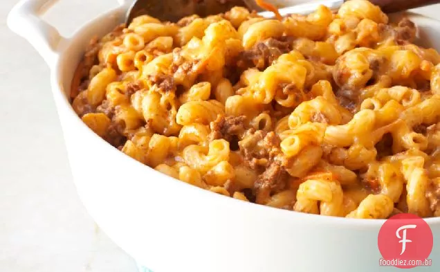 Carne, queijo e macarrão assar