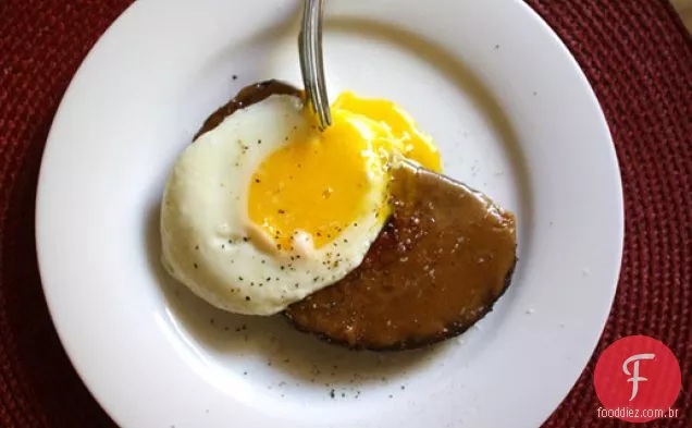 O Rarebit galês de Gail Simmons com Guinness e um ovo frito