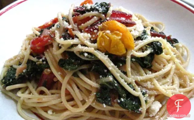 Macarrão Com Acelga Vermelha E Tomate Assado