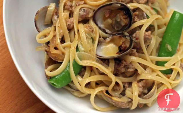 Stephanie Izard's Manila Clam e Salsicha Linguine