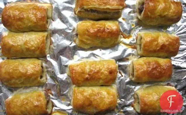 Rolos de salsicha (porcos de estilo britânico em um cobertor)