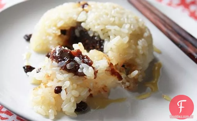 Arroz glutinoso com Pasta De Feijão Vermelho, nozes e groselhas