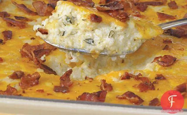 Bacon e queijo Cheddar Grits caçarola