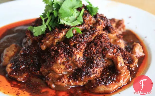 Carne cozida estilo Sichuan com pimenta