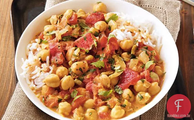 Grão de bico em caldo de coco com curry