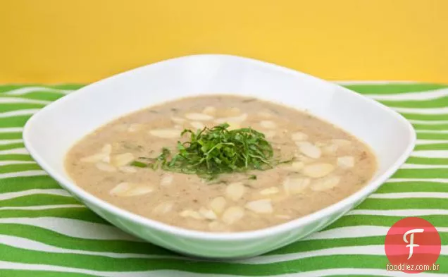 Sopa de amêndoa de frango rápida e fácil