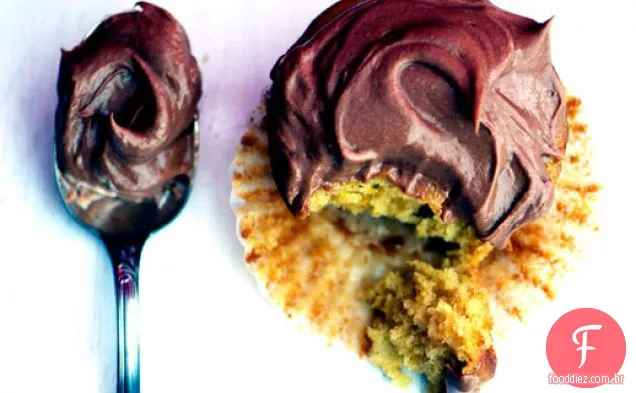 Cupcakes de abóbora amarela com cobertura de Chocolate