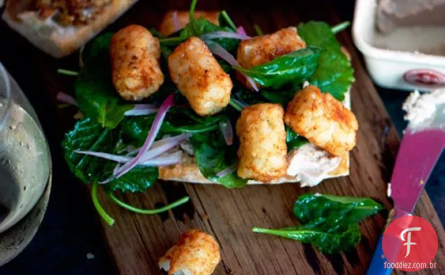Paté e Tater Tots Sandwich