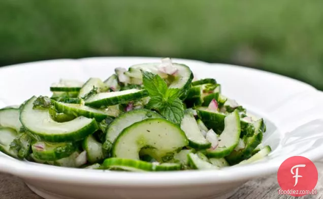 Salada de pepino e hortelã