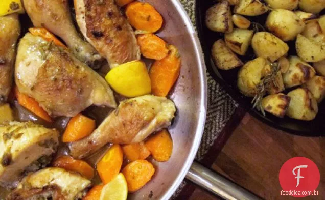 Frango Assado com limão e alecrim com batatas crocantes