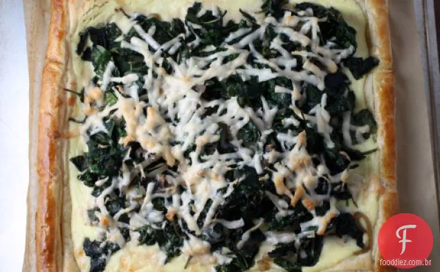 Torta De Acelga Suíça Com Queijo De Cabra, Groselhas E Pinhões