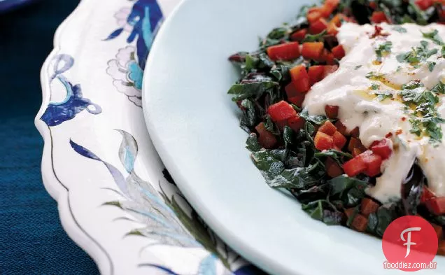 Salada de acelga suíça com iogurte com alho