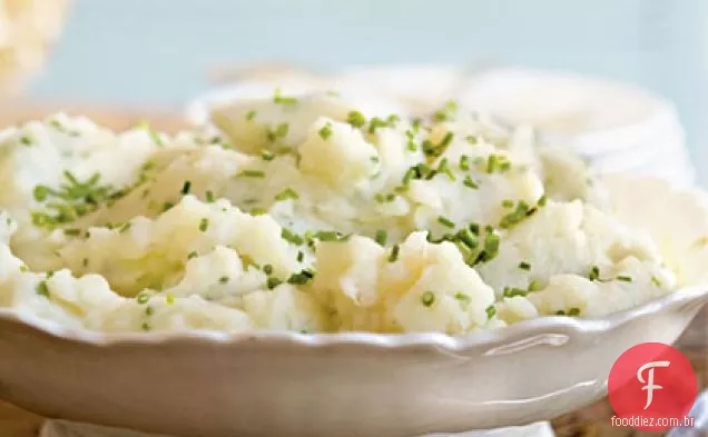 Batatas esmagadas com queijo de cabra e cebolinha