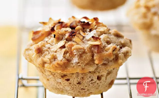 Muffins tropicais com cobertura de coco-macadâmia