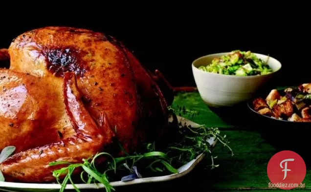 Salsicha, maçã e recheio de Cranberry seco da Nova Inglaterra do Livro de receitas Epicurious