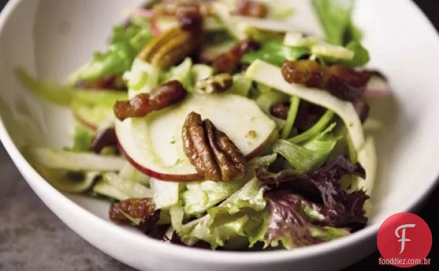 Salada não muito virtuosa do Food52 com vinagrete de maçã caramelizado
