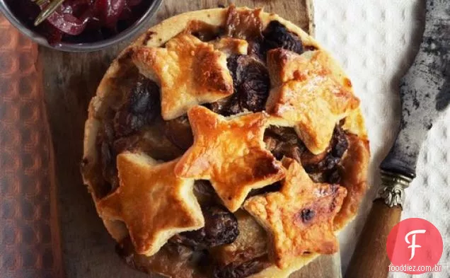 Vol-au-Vent cheio de aipo-rábano cremoso e cogumelos selvagens de ' Inverno caseiro