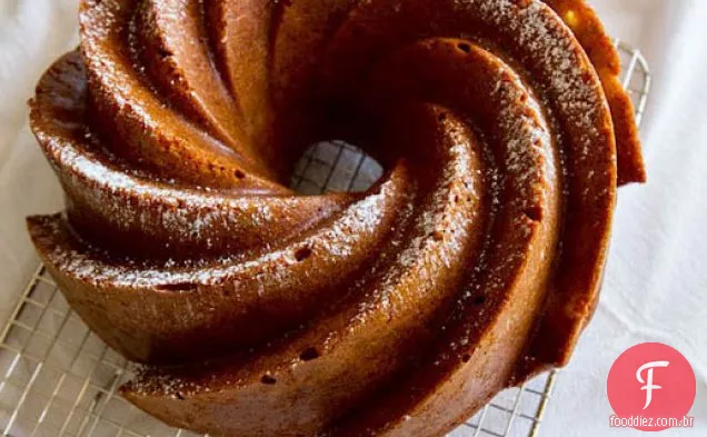 Bolo de creme azedo de maçã canela com espelta