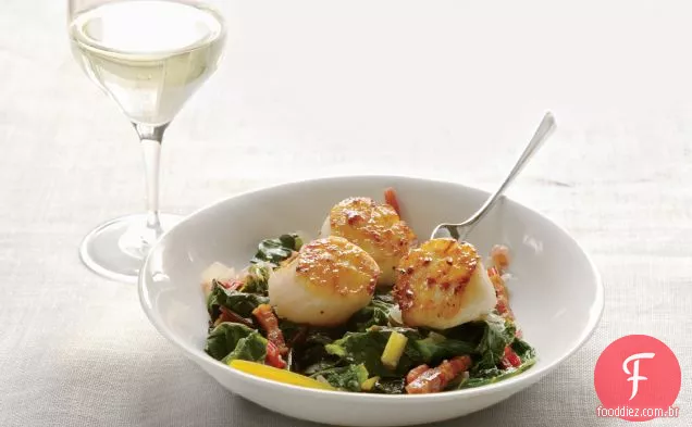 Vieiras grelhadas com bacon-acelga refogada