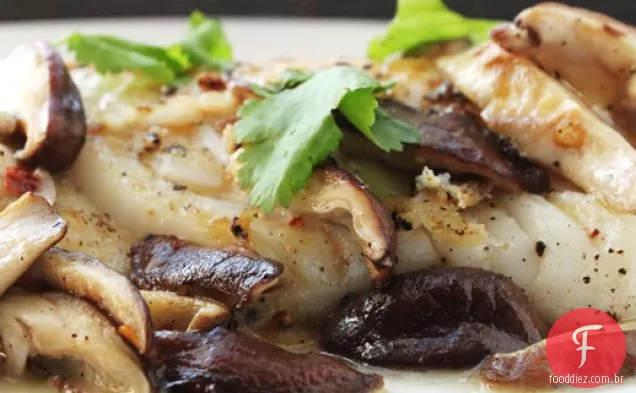 Peixe assado com cogumelos Shiitake