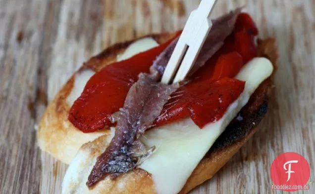 Anchova, pimenta vermelha e Manchego Pintxos