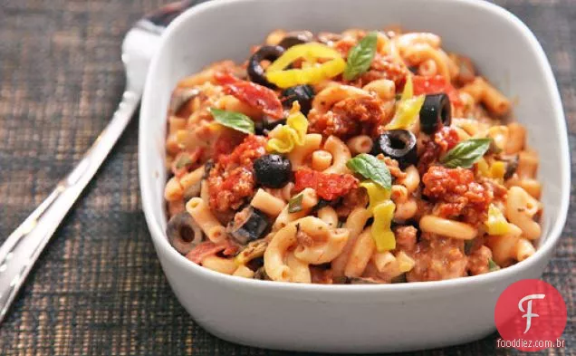 Macarrão Com Pizza Totalmente Carregado e queijo