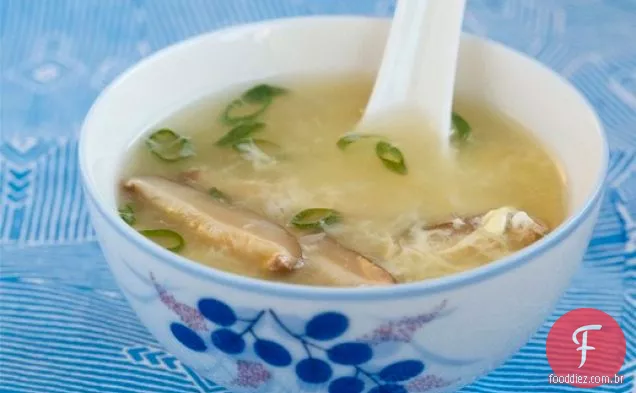 Sopa de gota de ovo do Livro de receitas chinês para viagem