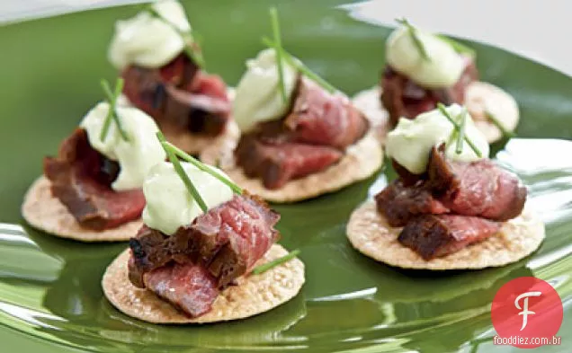 Carne Teriyaki batatas fritas com maionese Wasabi