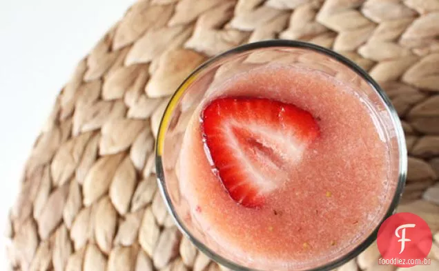 Morango e melão Agua Fresca com tomilho