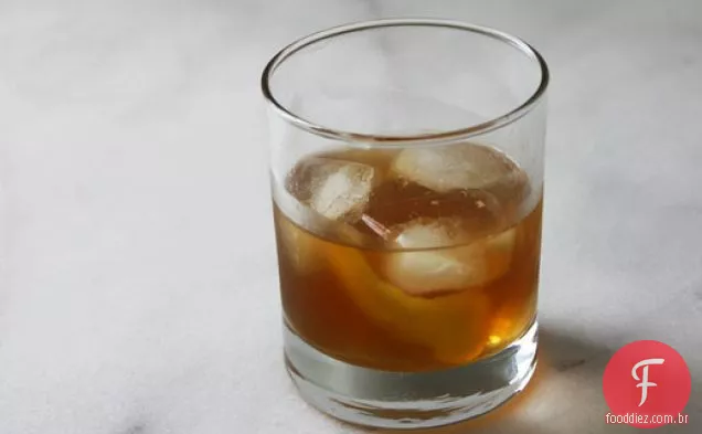 Damasco e Averna Bourbon Sour