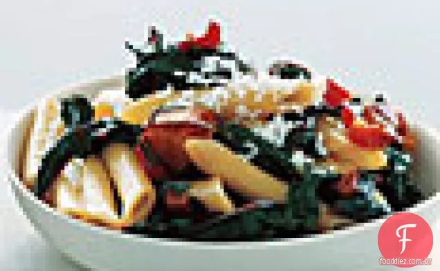 Macarrão com Kielbasa e acelga suíça